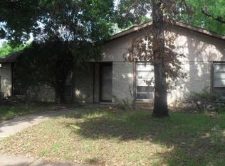 3610 Elm Dr, Grand Prairie, TX 75052