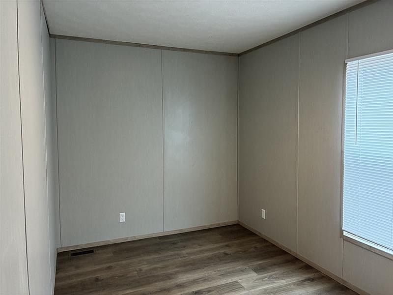 1st image of 700 E 6th St #97