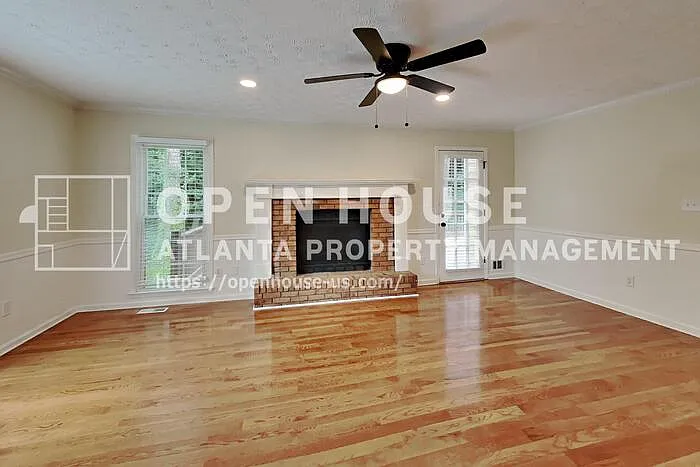 3829 Bluffview Dr — Photo 3