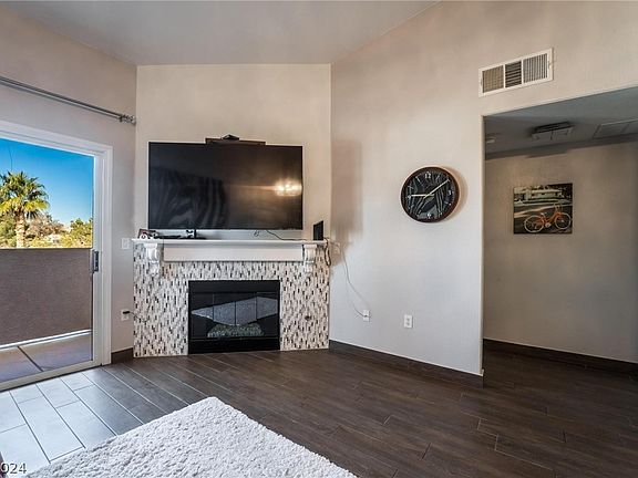 5th image of 855 N Stephanie St Unit 1023