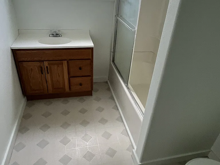 109 N B St — Photo 14