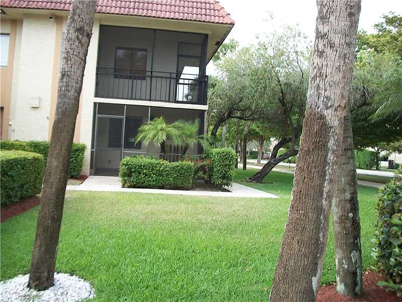 1st image of 301 Lakeview Dr