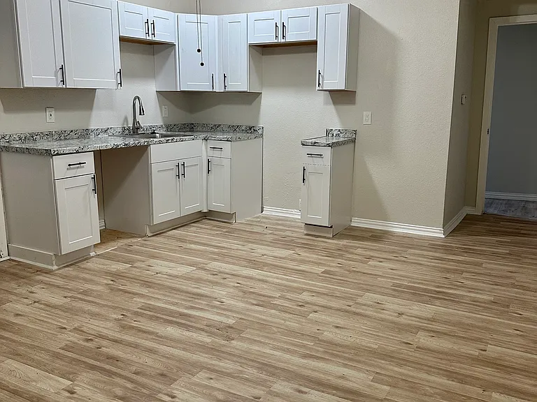 225 N. Munger Blvd - Small Apartment Community in East Dallas — Photo 12