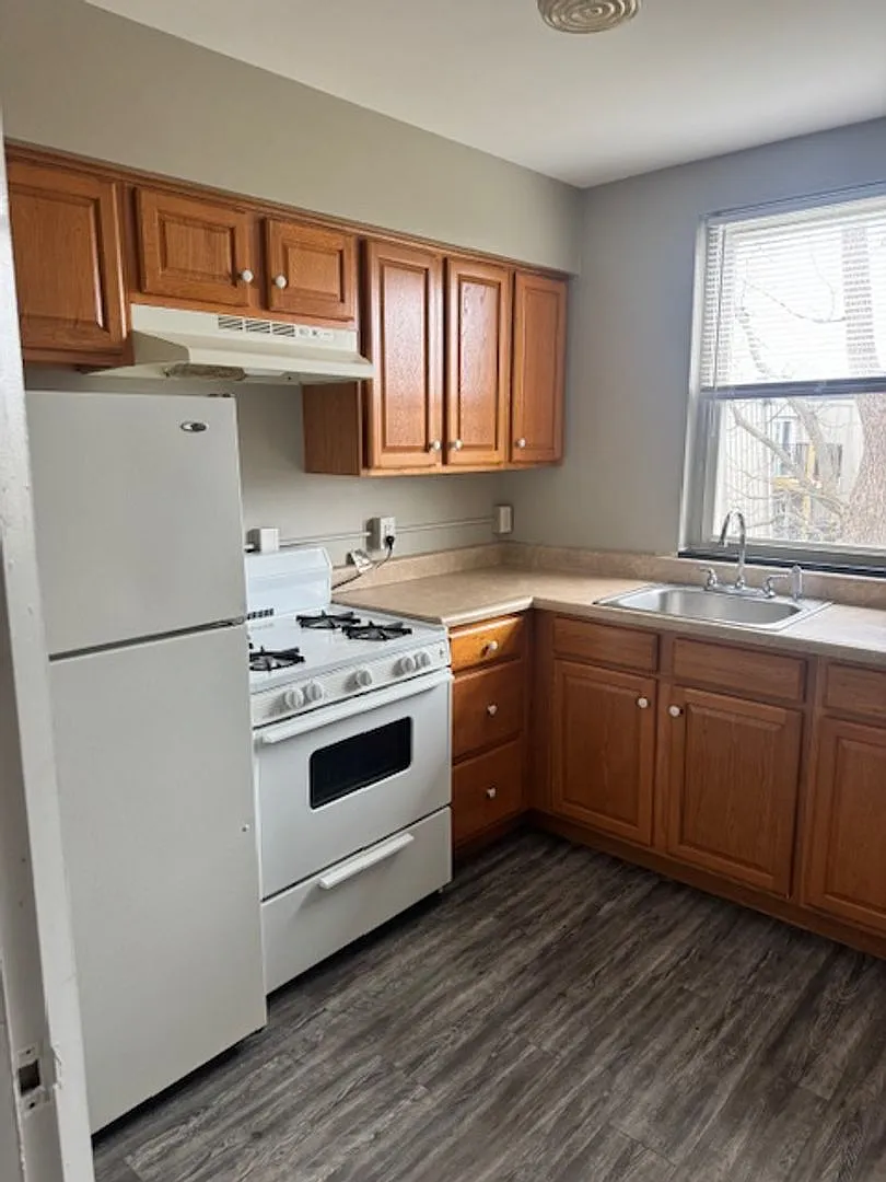 Knoxville Manor — Photo 1