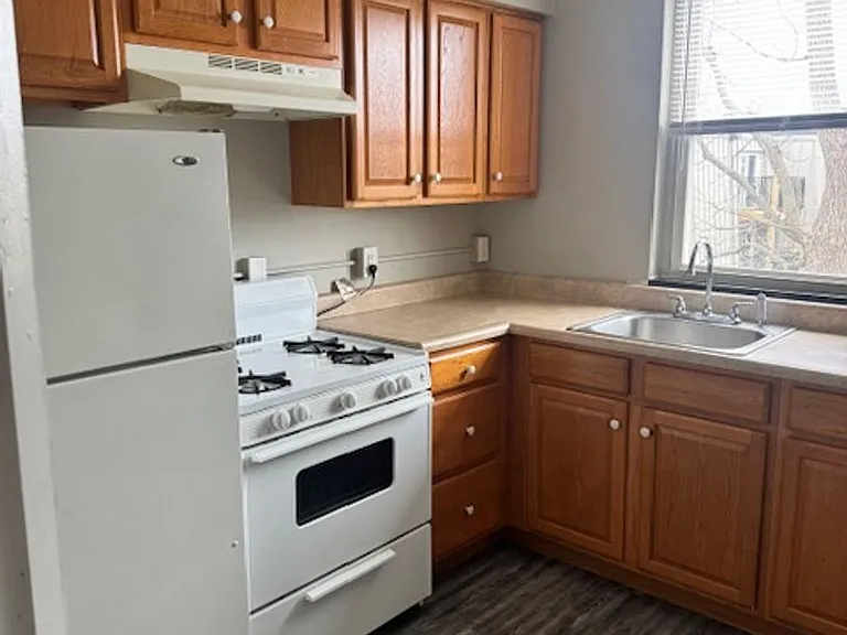 Knoxville Manor — Photo 1