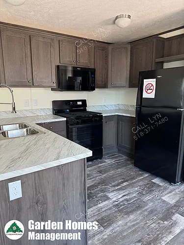 8 Saratoga Dr Photo 1