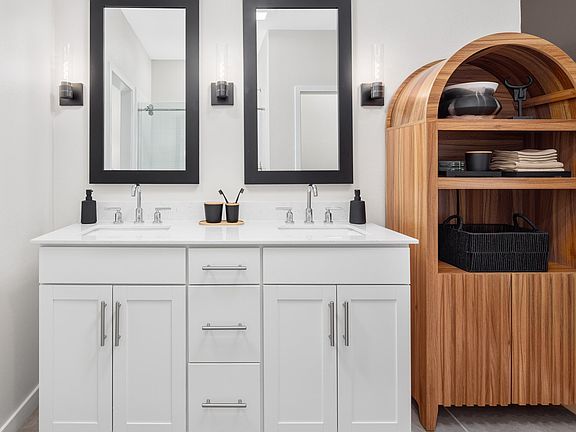 Primary bath with dual sinks