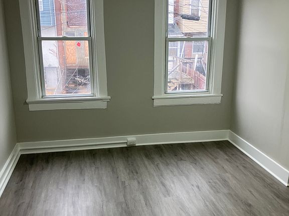 3rd image of 2104 Cliftwood Ave
