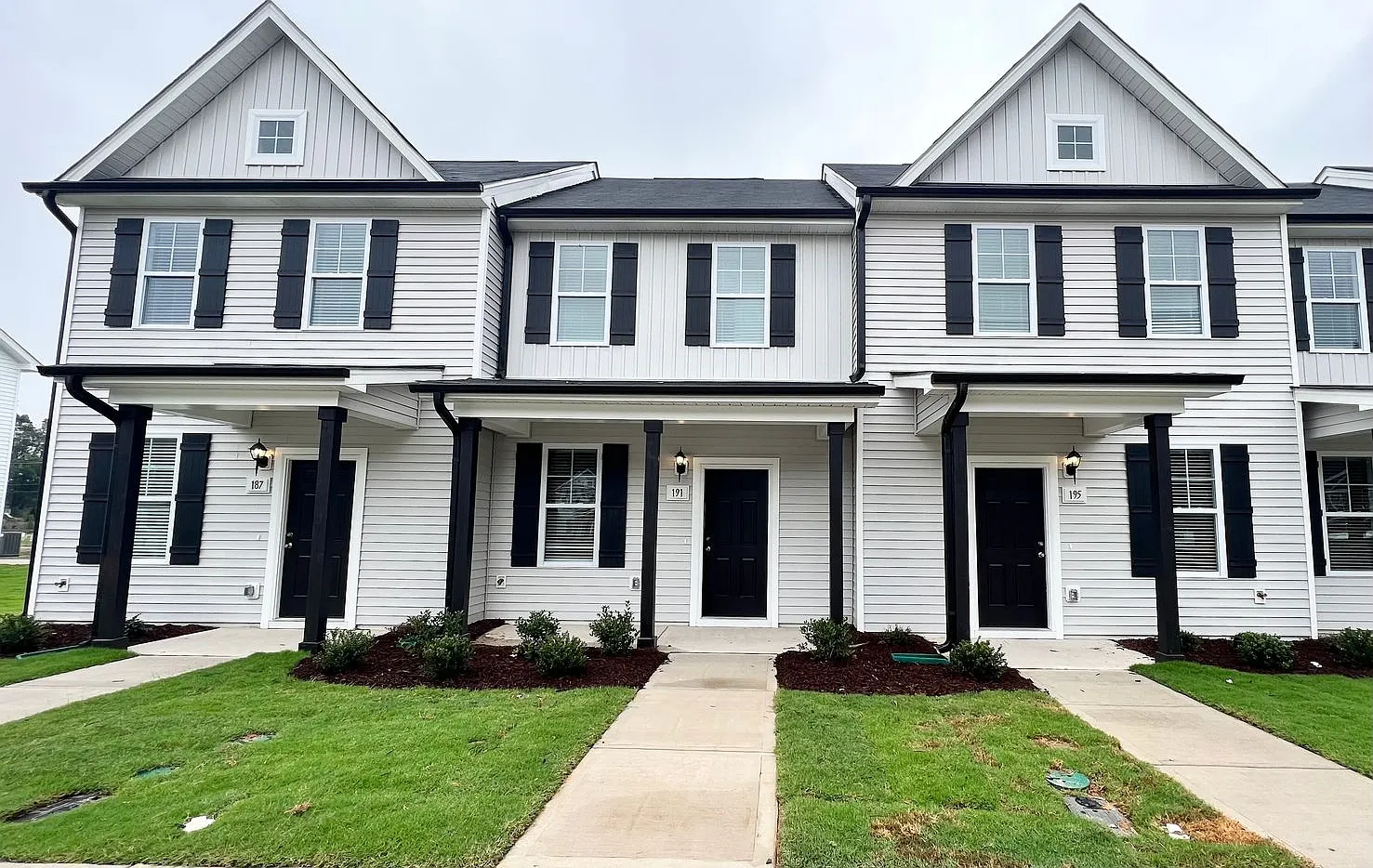 2 Bedroom Townhome in Smithfield! — Photo 2