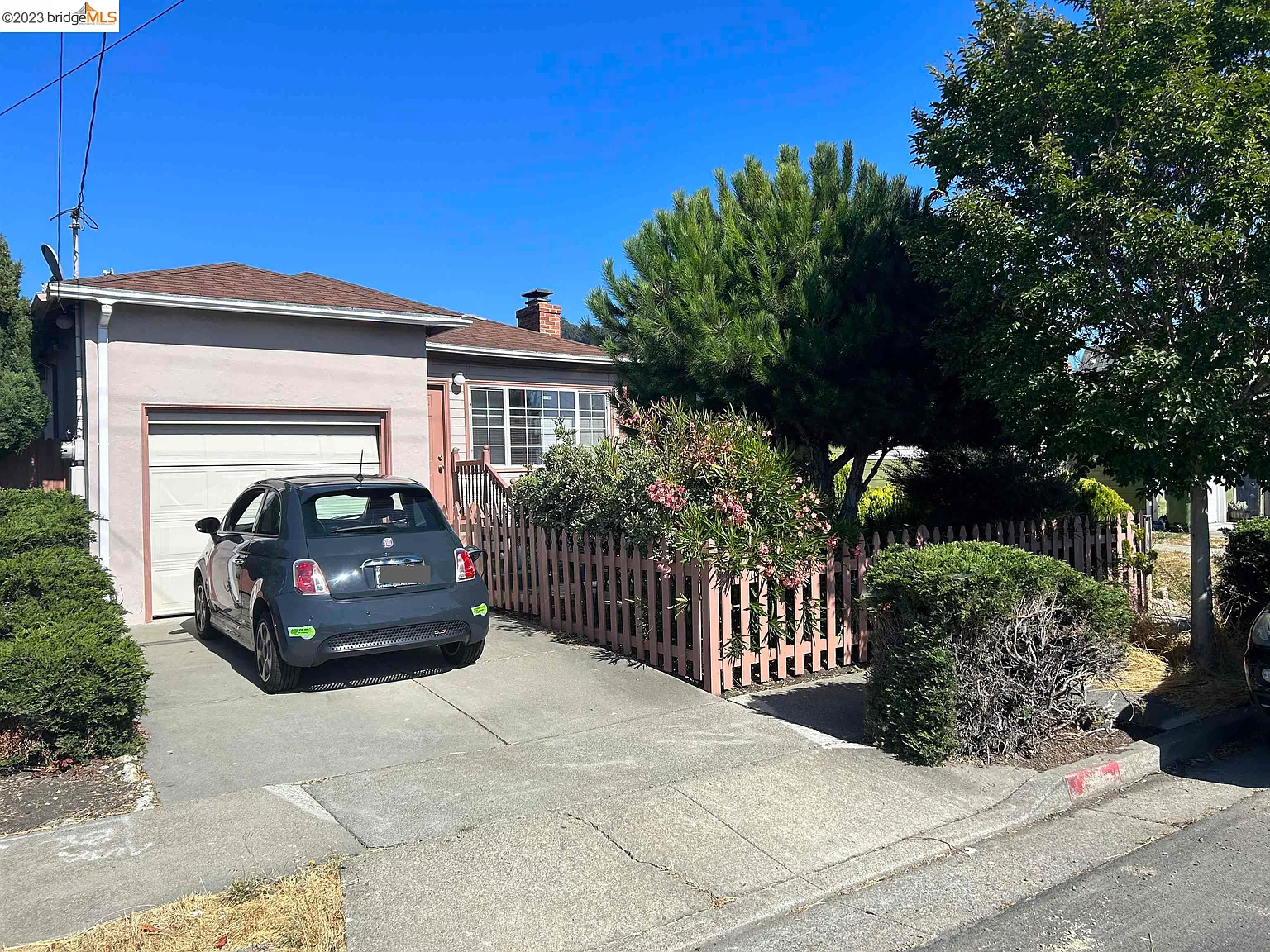 1620 Richmond St photo 1
