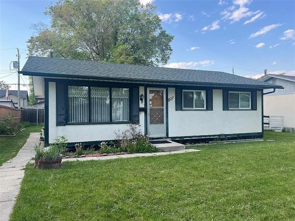 827 Barry Avenue — Photo 1