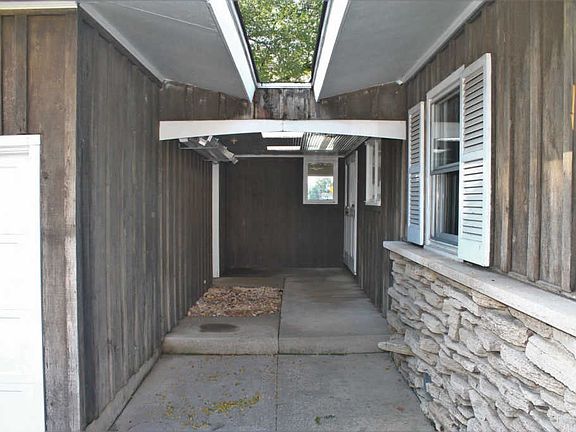 4th image of 2842 S Briarwood Dr E