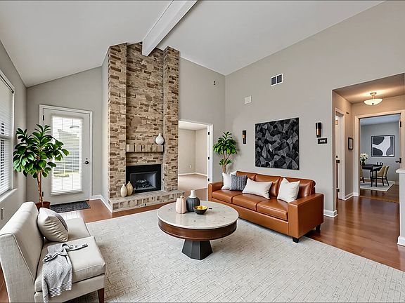 2nd image of 504 Las Cruces Dr