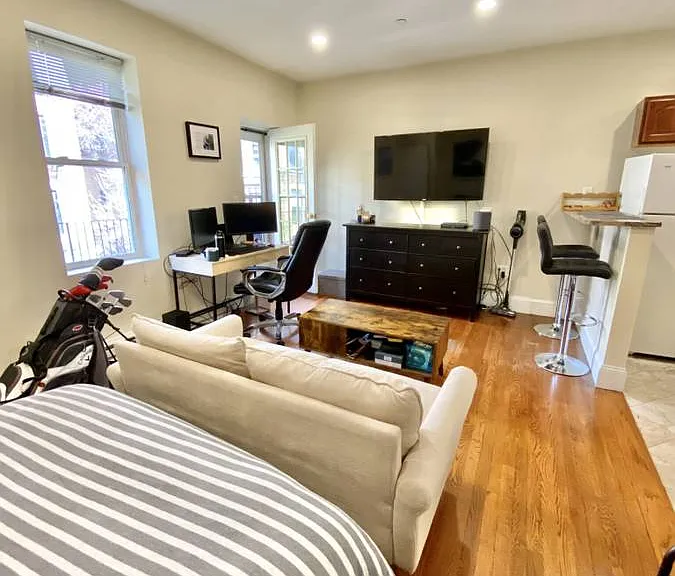 61 Clarendon St #5 — Photo 2