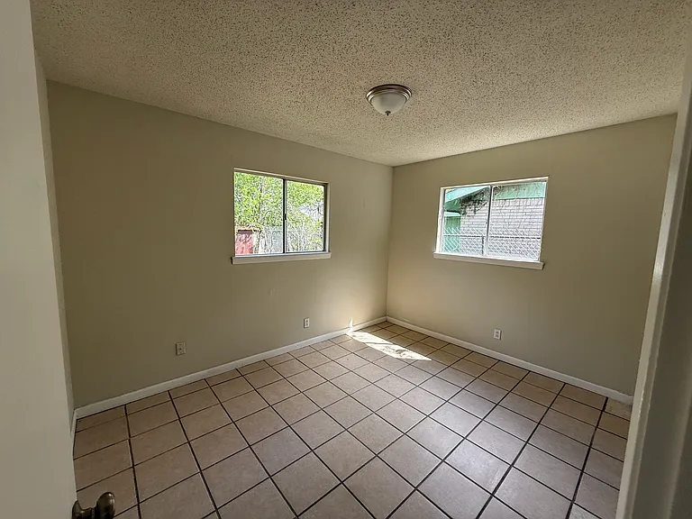 703 Hereford Dr — Photo 7