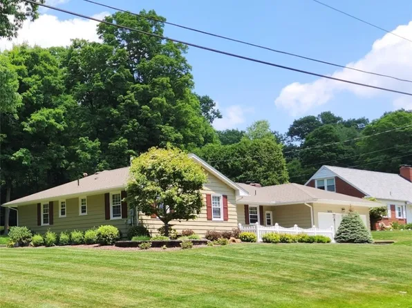 250 W High St, East Palestine, OH 44413