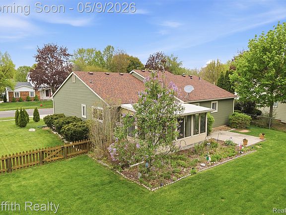 3rd image of 779 Oak Ridge Dr
