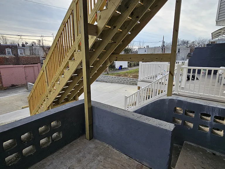 607 W 7th St #1 — Photo 3