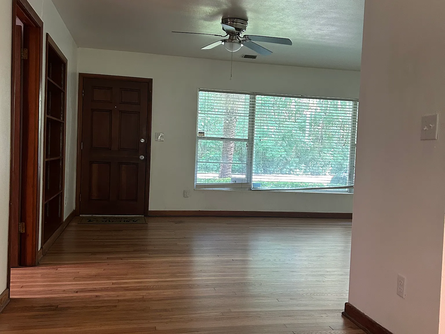 3 bed, 1352 sqft, $1,900 — Photo 3