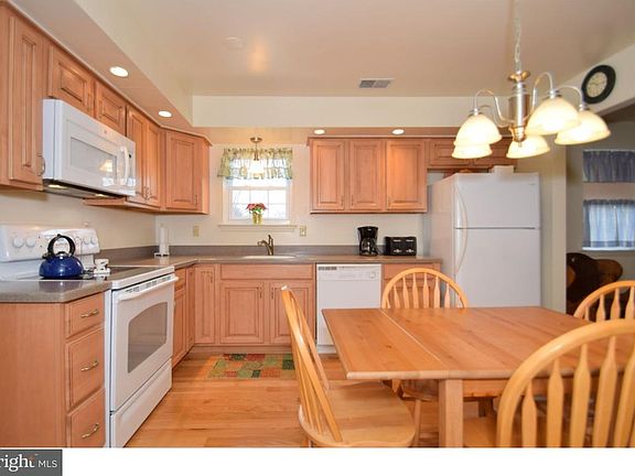 5th image of 2429 Chestnut Ave
