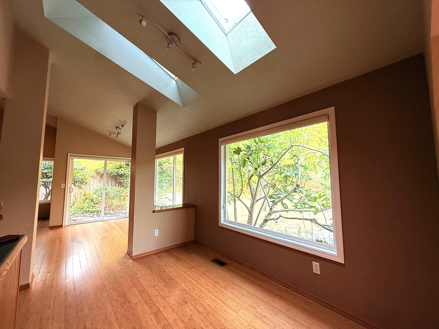 3 bed, 1592 sqft, $3,500 — Photo 4