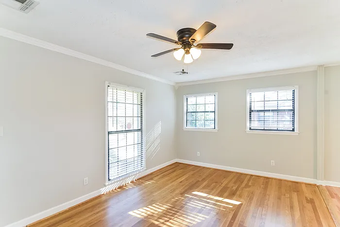 113 Tew St — Photo 3