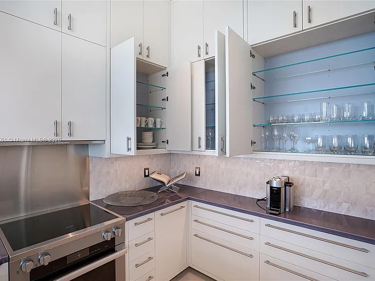 4401 Collins Ave #PH SOUTH — Photo 33