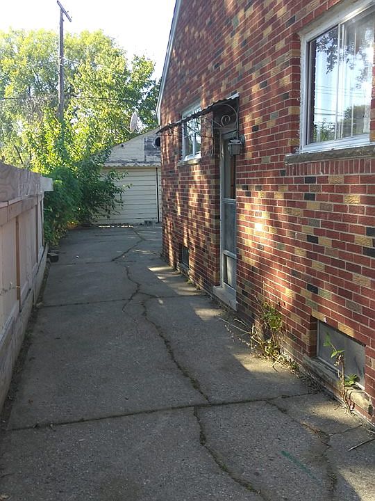 2nd image of 19373 Fairport St