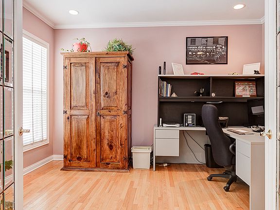 4th image of 4961 Cadogan Pl