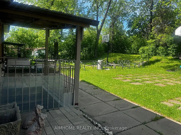 83 Mintwood Dr #BASEMENT — Photo 2