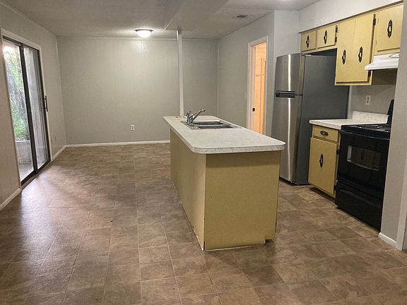 4th image of 236 E Holly Dr