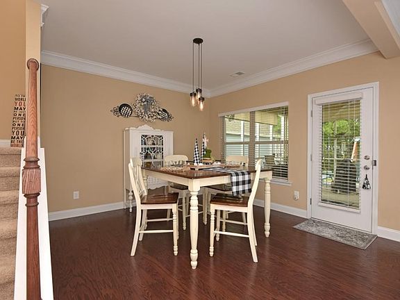 5th image of 10 Stately Oaks Dr