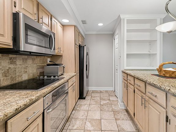 4th image of 1740 Oakwood Ter APT 14I