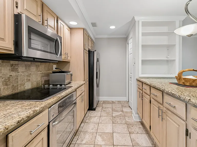 1740 Oakwood Ter #14I — Photo 4