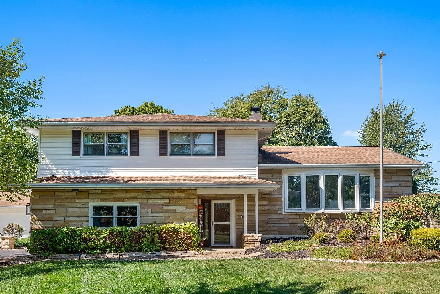 6323 Hughes Rd photo 1