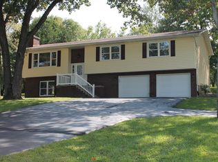 13689 Lakewood Dr, Ste Genevieve, MO 63670