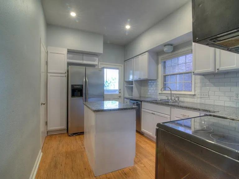 3200 Duval St #105 — Photo 7