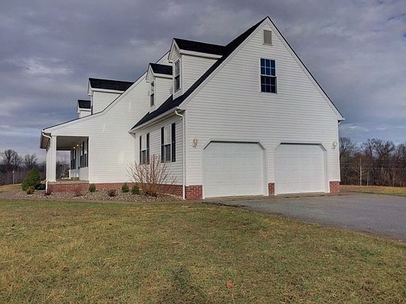 5th image of 224 Camelot Dr