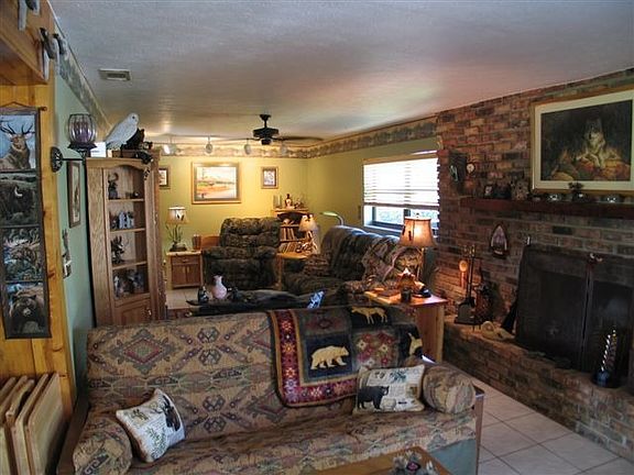 Family Room w Fireplace