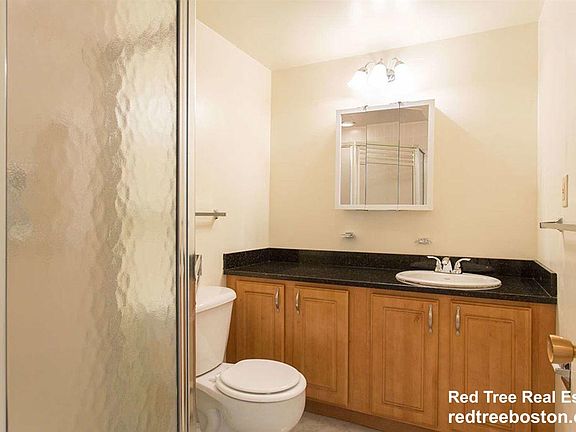 4th image of 320 Hammond Pond Pkwy #401A