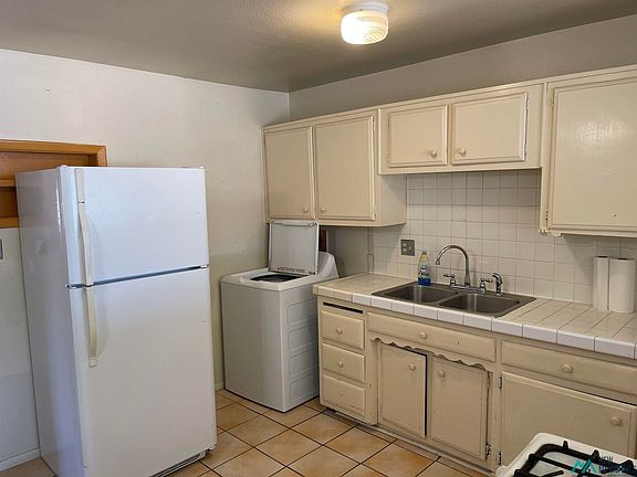 3rd image of 204 Elizabeth St