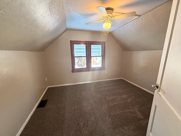 324 E Oakland St — Photo 19