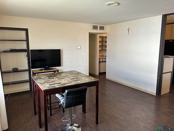 3rd image of 912 W Forest St #6