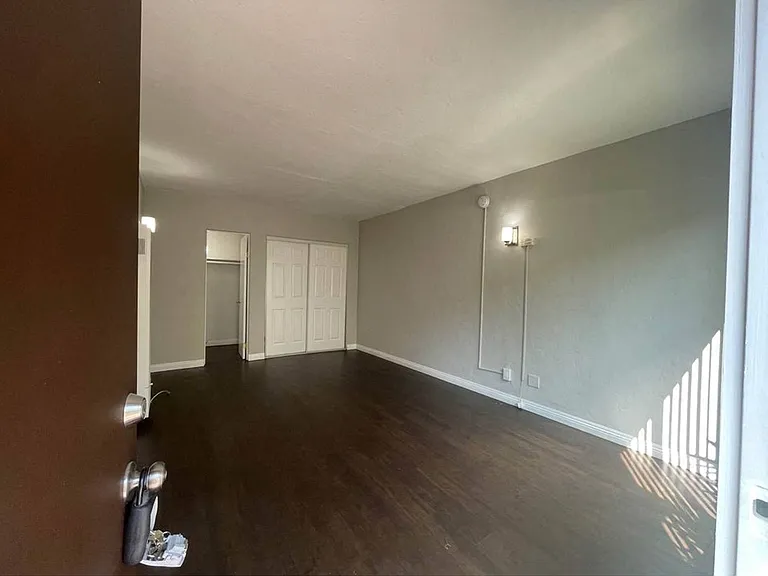 1001-1007 Banning Blvd — Photo 8