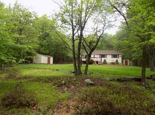 13 Iroquois Rd, Albrightsville, PA 18210