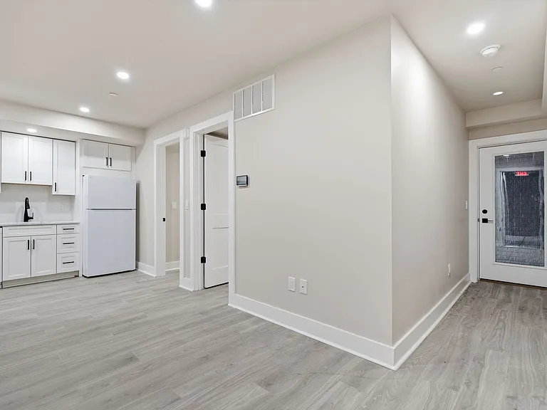 727 16th St NE — Photo 35
