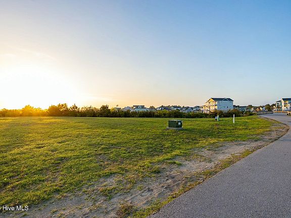 3rd image of 614 Fishermans Point