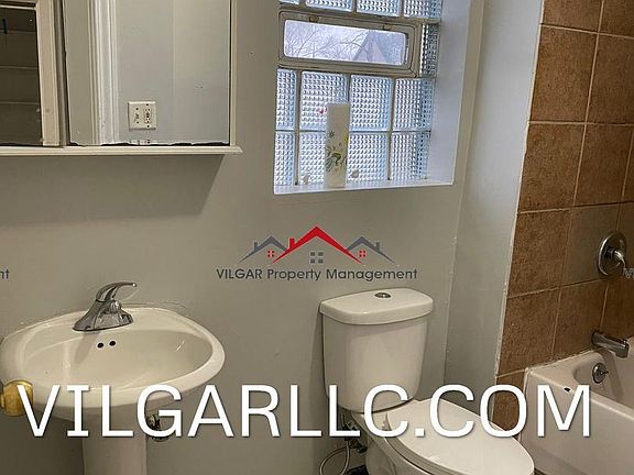 2nd image of 3716 Deodar St Unit 2-R