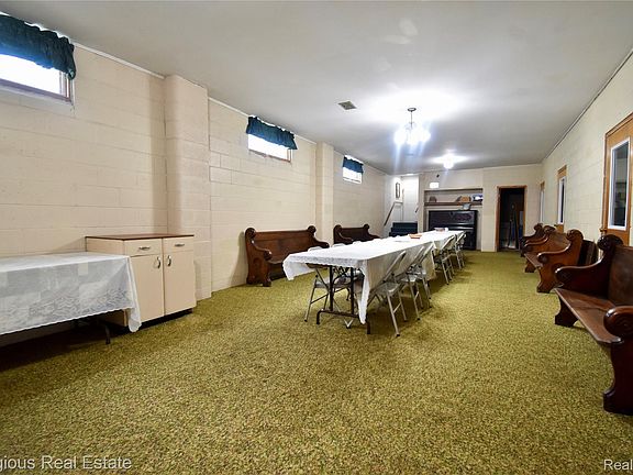 5th image of 475 Hazel Ave
