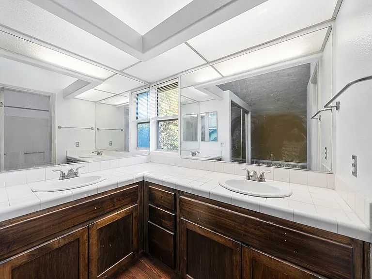 5057 Keeney St — Photo 14
